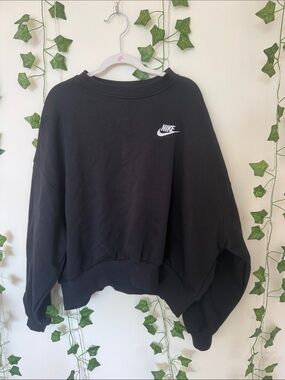 Girls Nike Black Crewneck Sweatshirt (Size L)